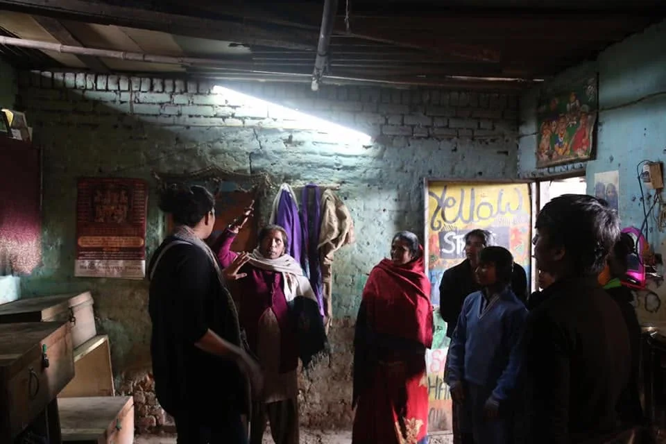 Vibha Gurtu speaking with women during community outreach
